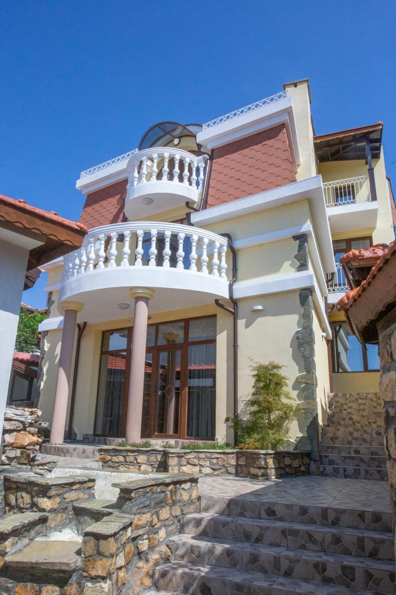 Angelovi * Veliko Tărnovo